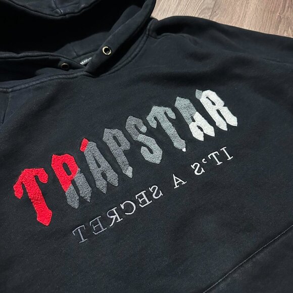 Trapstar Black Hoodie Red White Logo – Size M - Picture 8 of 8